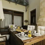 Estelle لينثوس